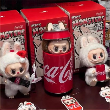P0PMART CocaCola Cola Labubu Сліпа Коробка брелок милі заморожені ляльки лебубу плюшеві іграшки для хлопчиків та дівчаток оригінальна колекція